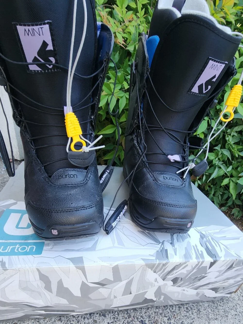 Burton euc women